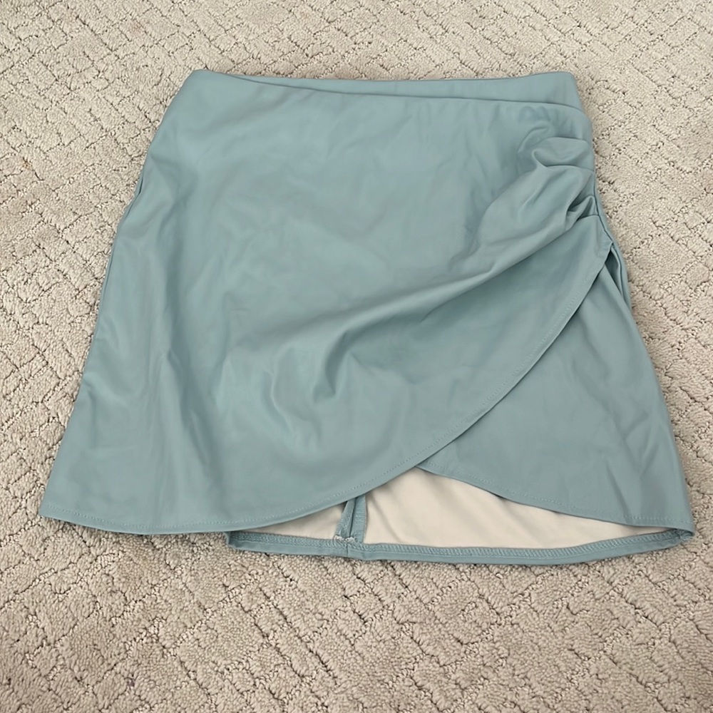 🪩 Francesca’s leather blue leather skirt